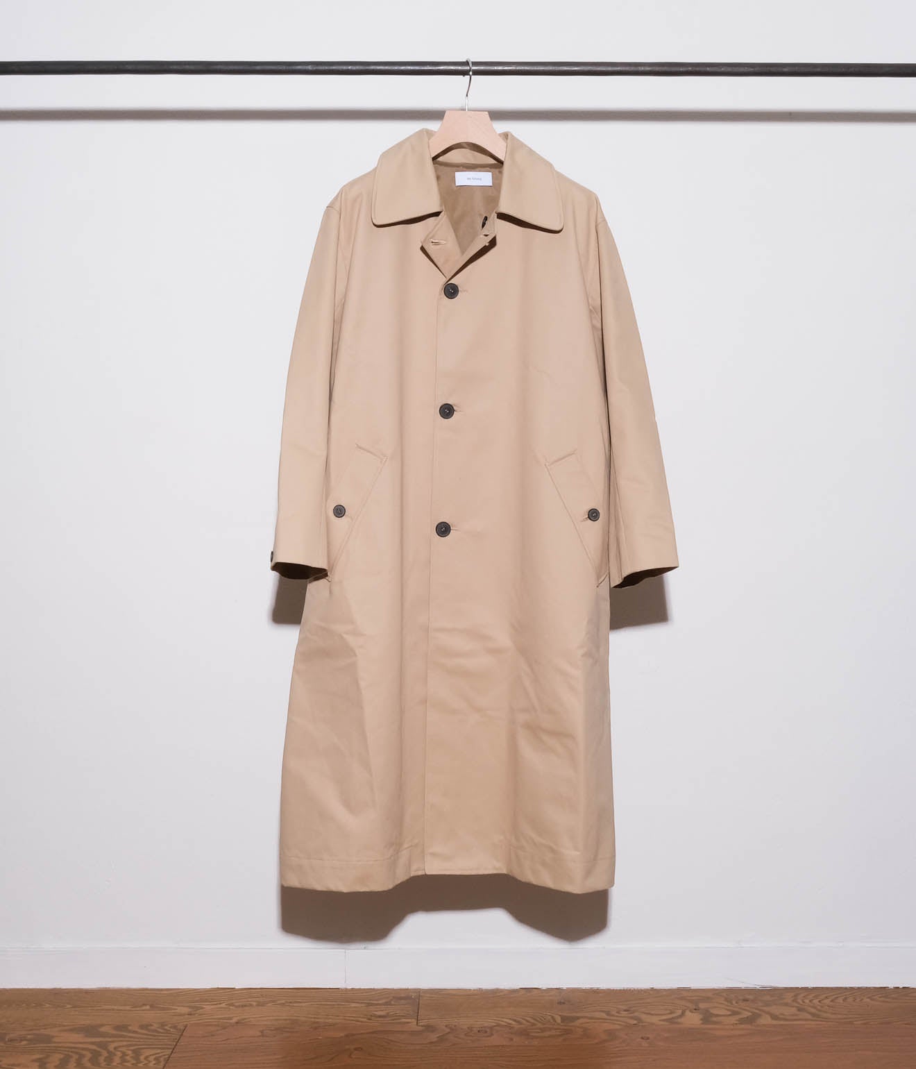 "Lea Boberg" PLEATED CUFF TRENCH COAT (Beige)