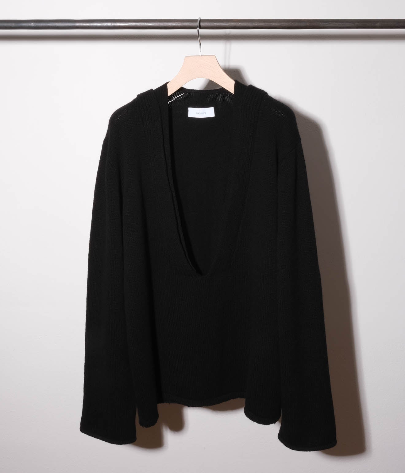 "Lea Boberg" KNITTED V NECK JUMPER  (Black)