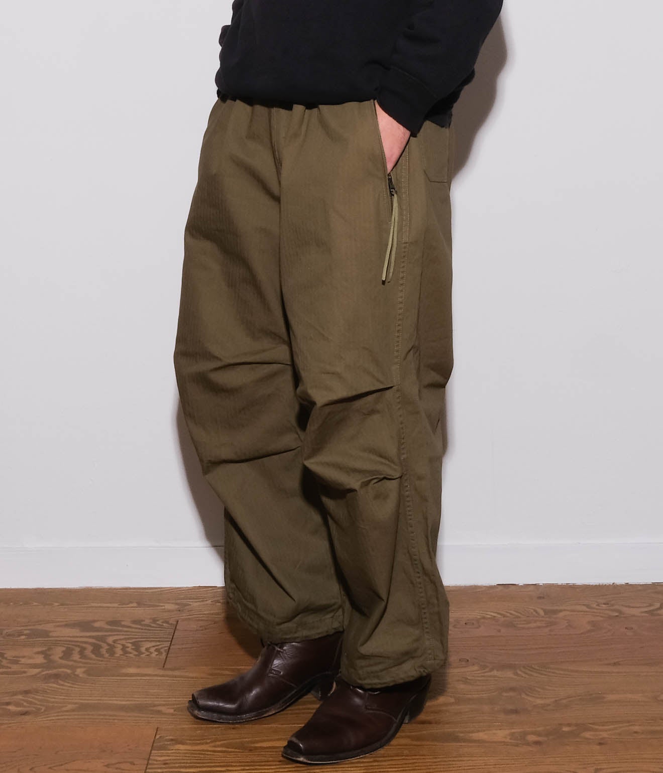 クラージュさんにつくってもらったタックワイドパンツ〈くろ